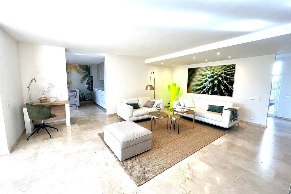 Foto 10 von 30: Luxuriöse, lichtdurchflutete Villa mit Pool, 50 m vom Meer entfernt