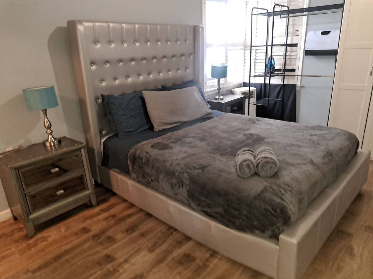 Foto 3 von 10: Charmantes Apartment mit 1 Schlafzimmer in Beverly Hills