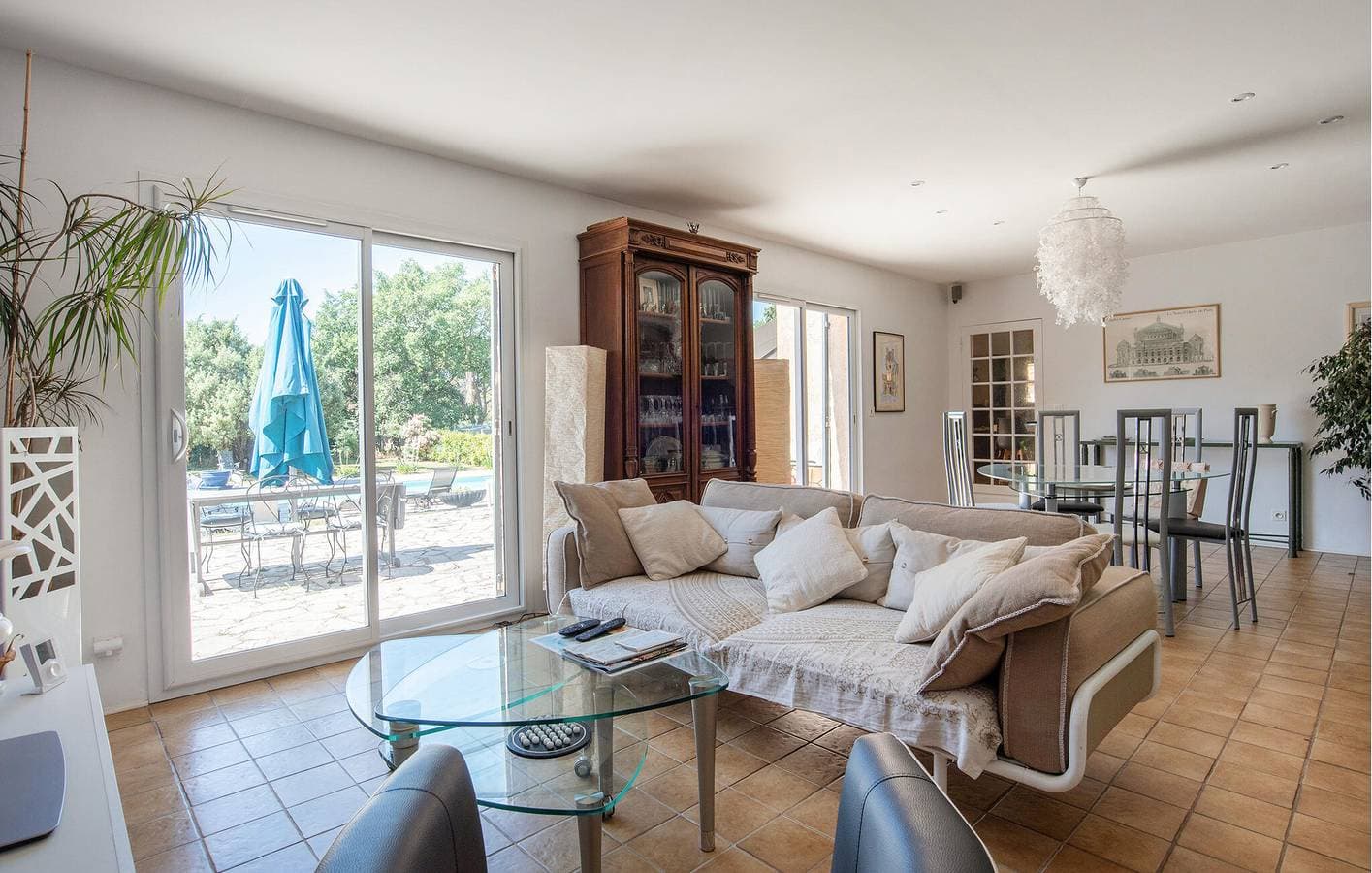 Foto 3 von 32: Poolside Terrace Apartment in Saint-Cézaire-sur-Siagne