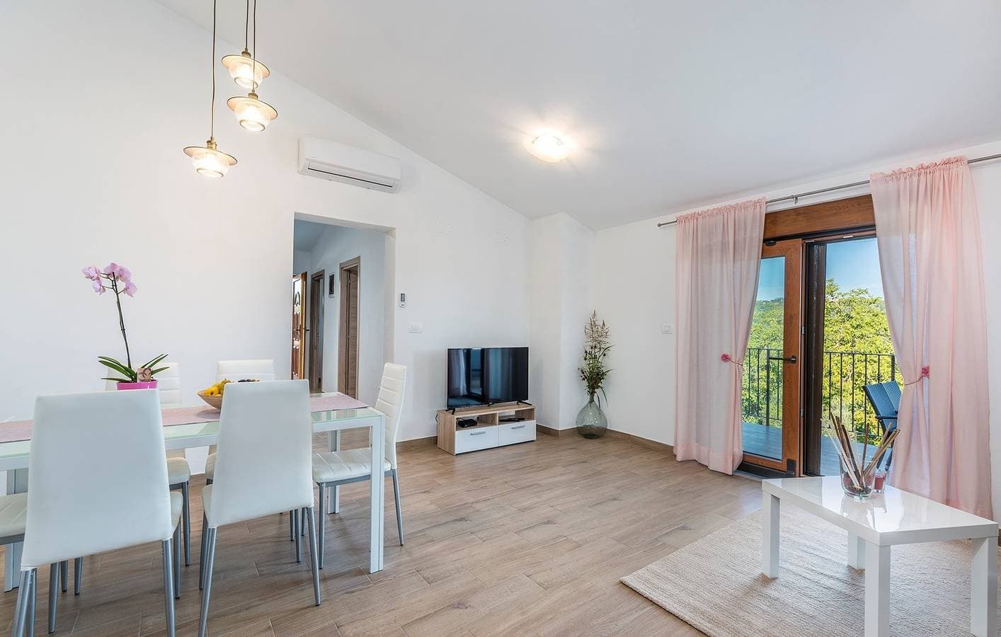Foto 11 von 44: Ferienhaus Terre Bianche mit privatem Pool und Whirlpool