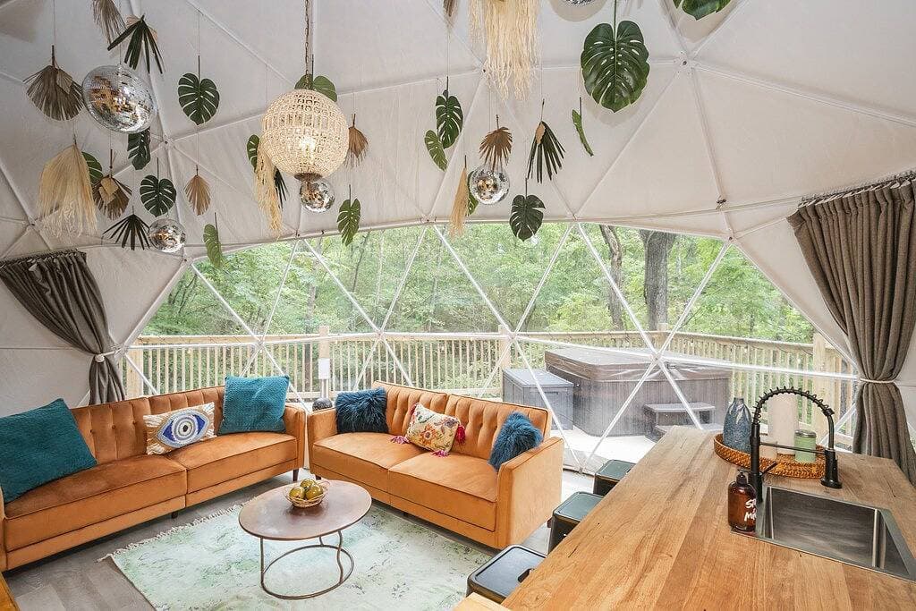 Foto 13 von 50: ✨🥂 Glamping Dome with Full Bath, Kitchen, Fire Pit, & Grill