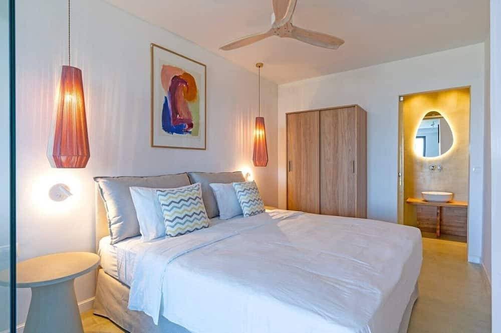 Foto 2 von 30: New Seaview Studio with Hot Tub & Garden ,5 min to Beach & Shops