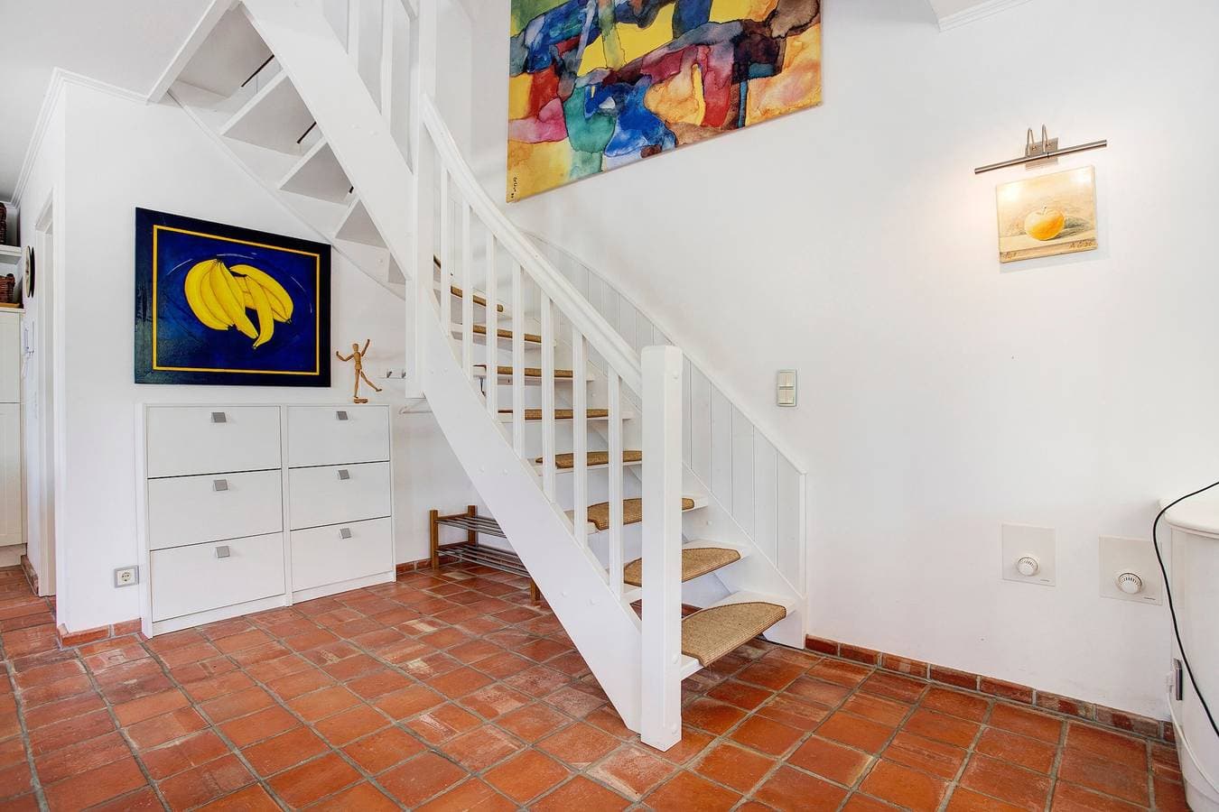 Foto 12 von 29: Ferienhaus "5 Sterne Reetdachhaus Wildröschen" mit privaten Terrassen, Garten und WLAN