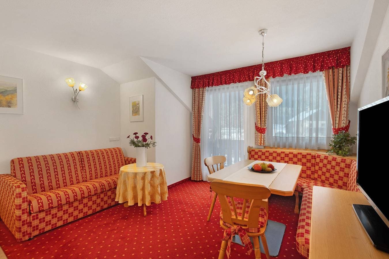 Foto 6 von 30: Ferienwohnung 'Loderhof Blumenwiese' mit Bergblick, Gemeinschaftsgarten & WLAN
