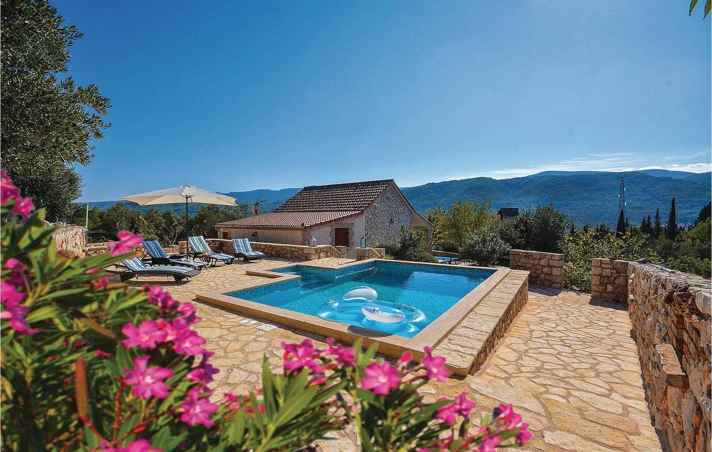 Modernes Apartment mit 2 Schlafzimmern, Pool, WLAN und 1,5 km Entfernung zum Strand 1
