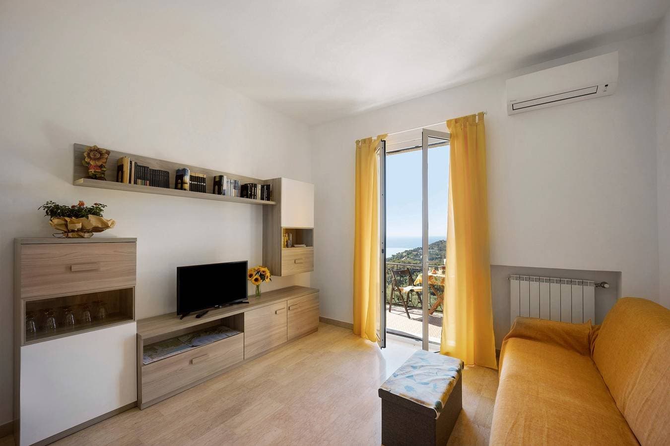 Foto 4 von 26: Haustierfreundliche Ferienwohnung I Girasoli mit Meerblick und WLAN