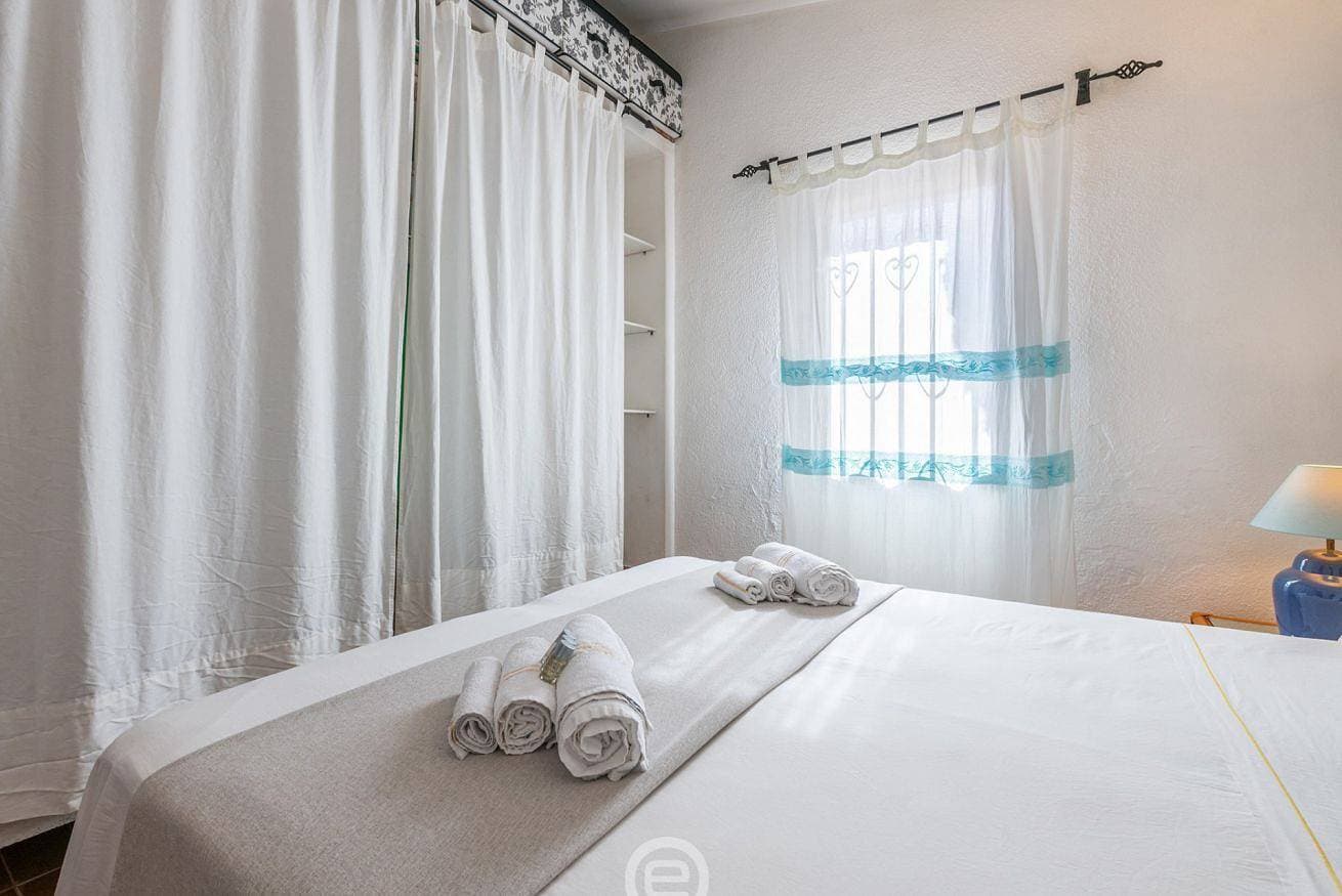 Foto 12 von 39: Ferienhaus für 4 Personen mit Meerblick