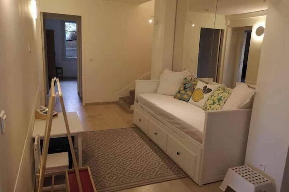 Foto 12 von 18: Large apartment in villa with garden and pool