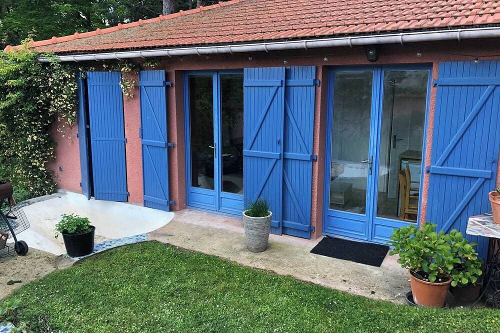 Foto 5 von 6: A self-contained studio in a green setting