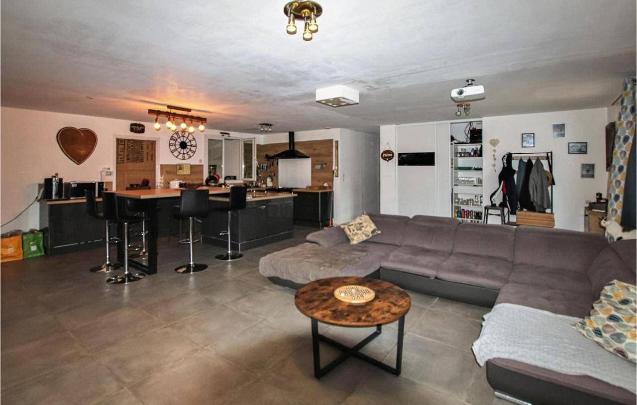 Foto 4 von 36: Six-Bedroom Holiday Home