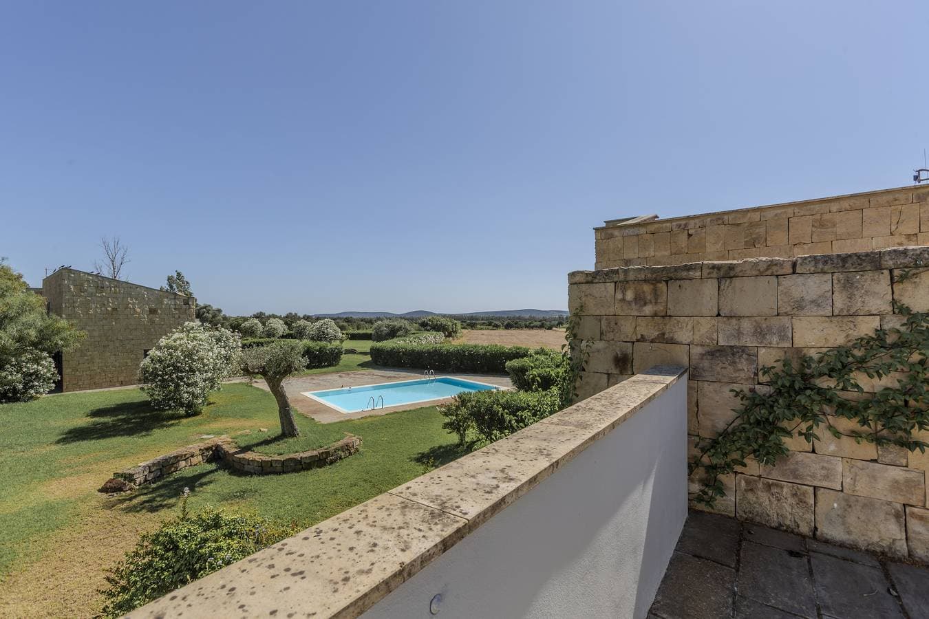 Foto 5 von 26: Golden Stone Villa: Pool & Relax