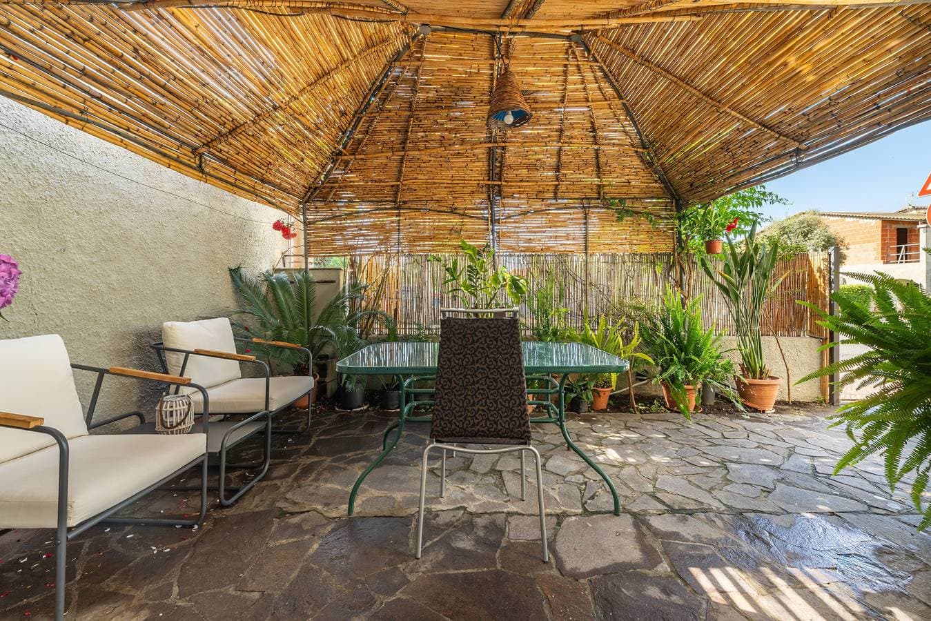 Foto 3 von 28: Ferienwohnung 'Gerani Rossi' mit Gemeinschaftsgarten, Wi-Fi und Klimaanlage
