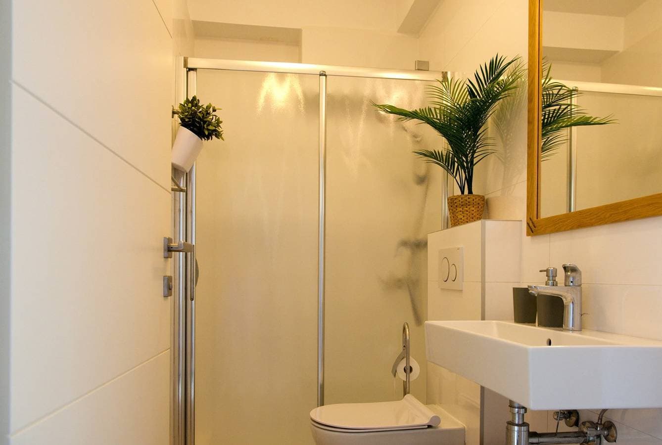 Foto 11 von 26: Ein-Zimmer-Ferienwohnung Sandra II mit Terrasse und Gartenblick