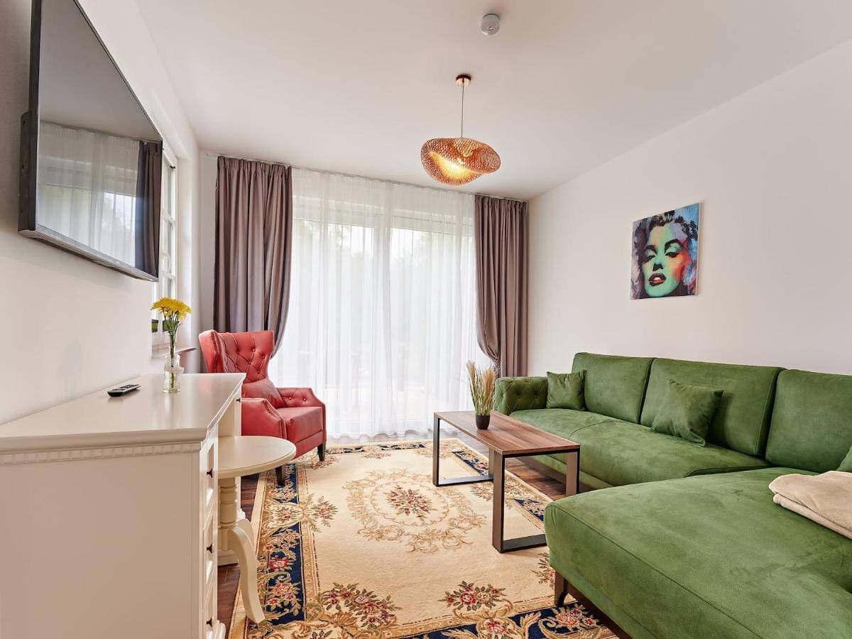 Foto 5 von 45: Two-Bedroom Apartment