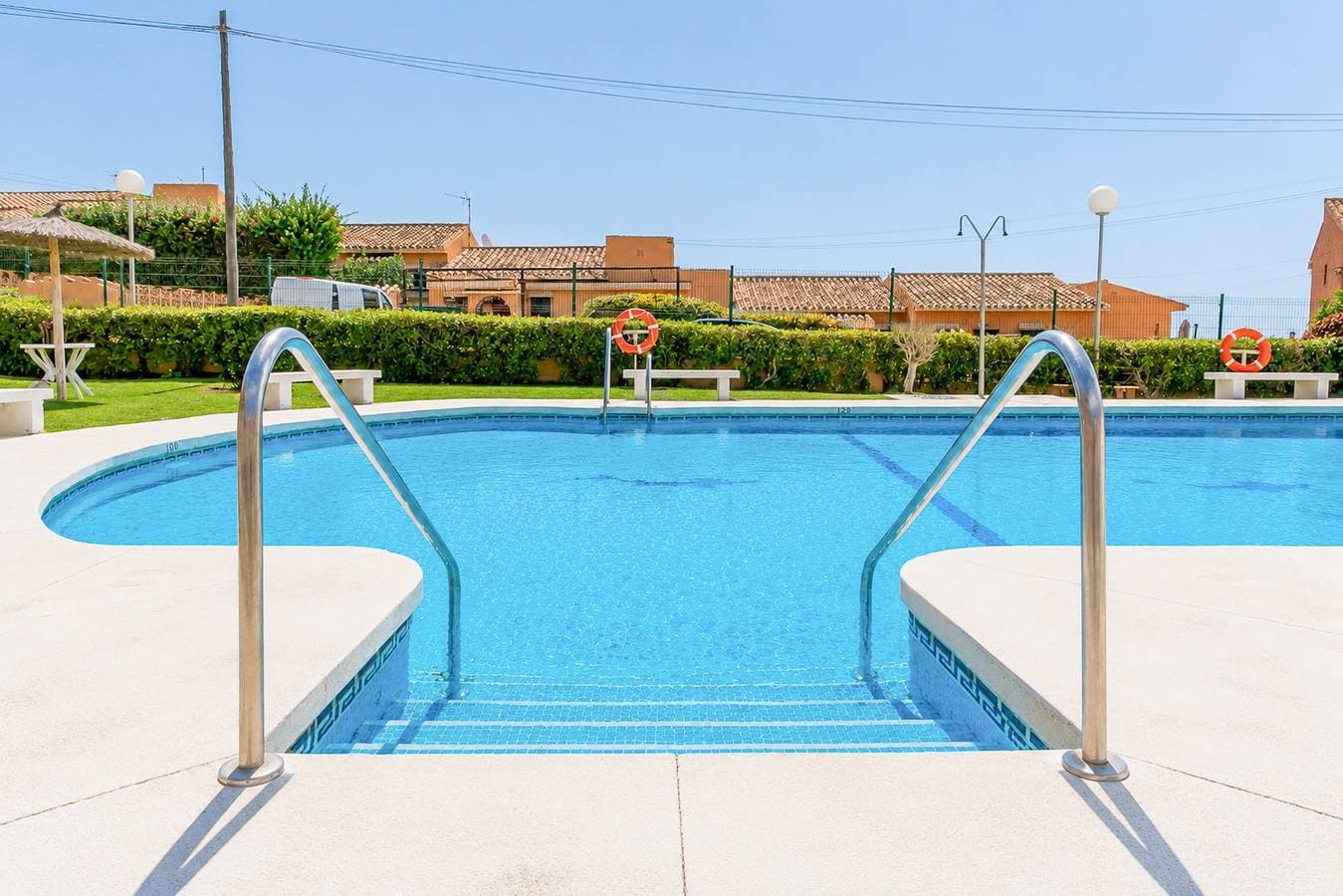 Foto 2 von 46: Cubo's El Faro Beach Apartment with Pool