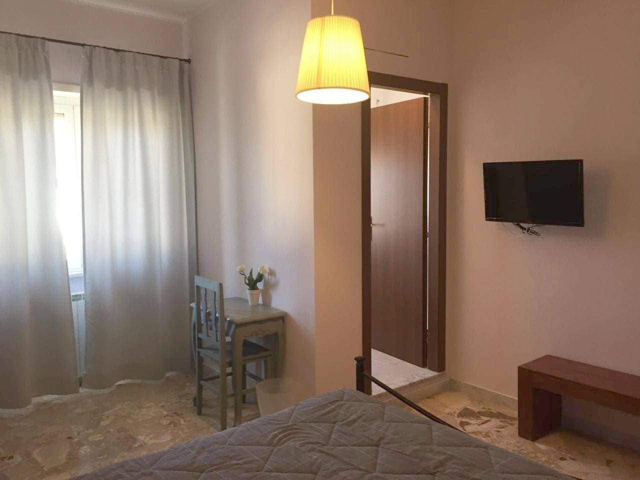 Foto 4 von 10: Double Room with Private Bathroom