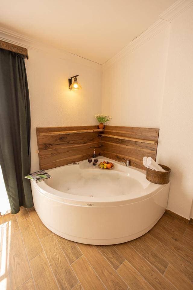 Foto 12 von 19: Queen Suite with Spa Bath