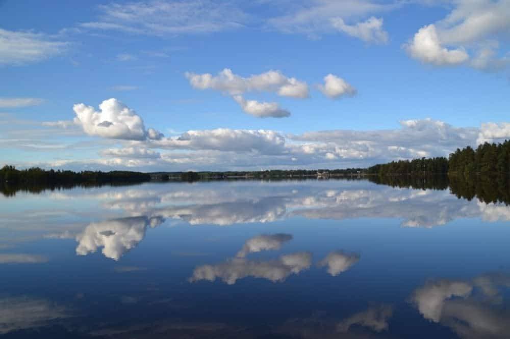 Ferienhaus direkt am See Tiken bei Tingsryd mit Boot und Sauna in Småland 1