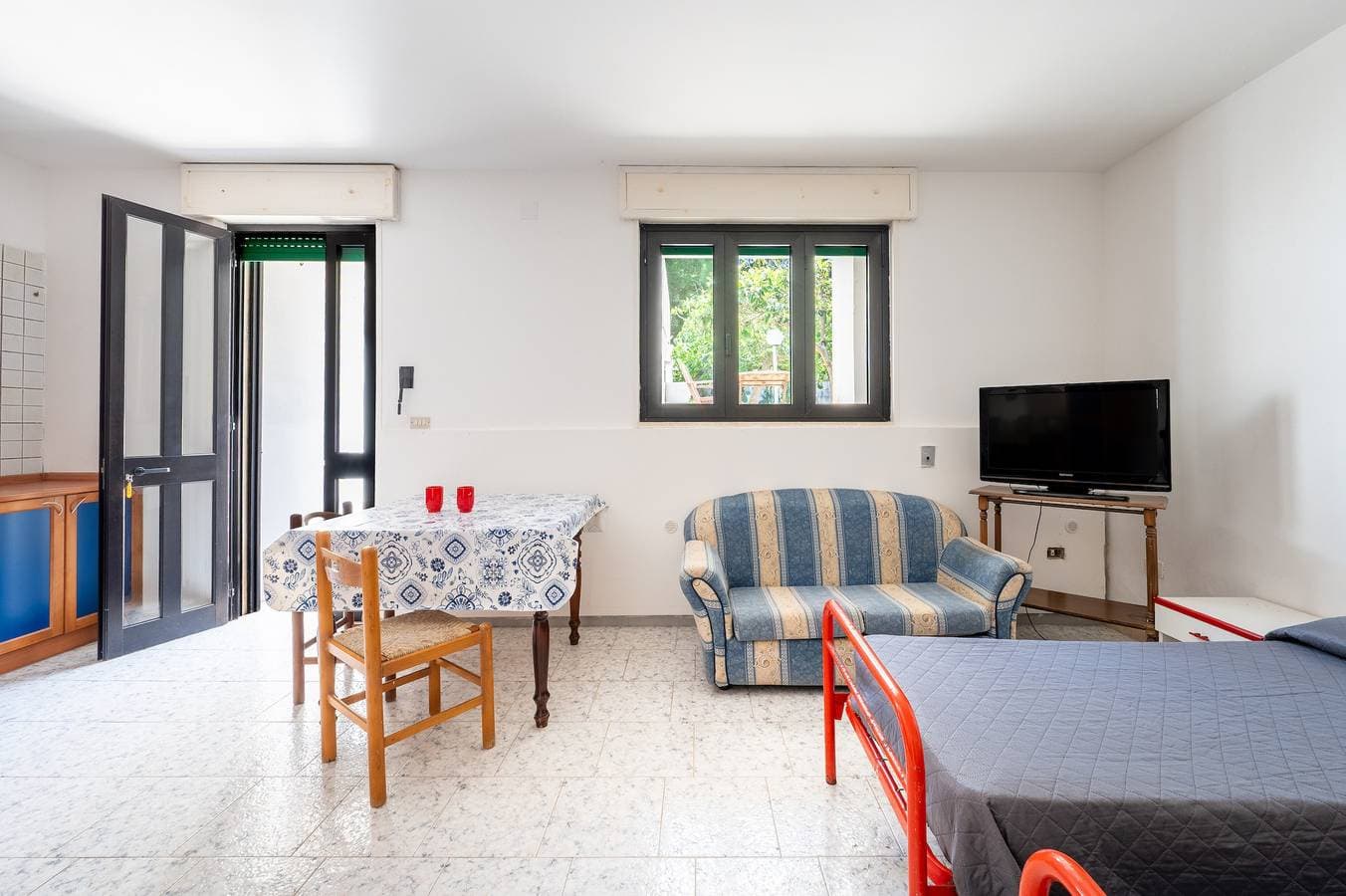 Foto 4 von 21: Apartment 'Villa Ruggieri - Semiterra' mit privater Terrasse und Garten