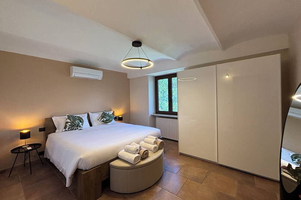 Foto 4 von 30: Relais Portaluna delle Langhe / 7Br, Sleeps 18, AC, Pool, Garden, Vineyard Views