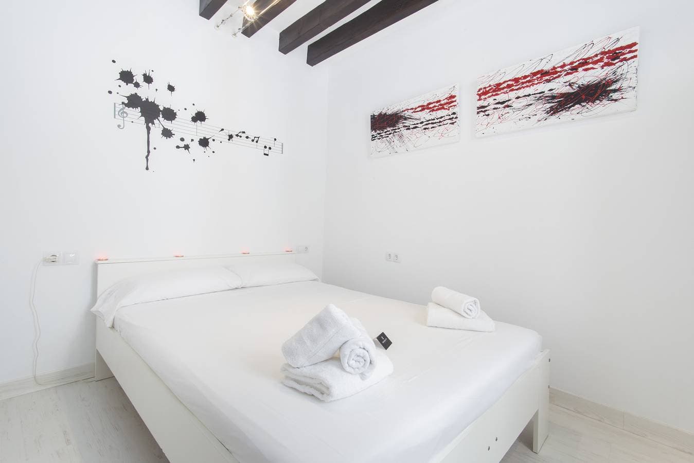 Foto 6 von 15: Black&White Apartment minimum stay 31 nights