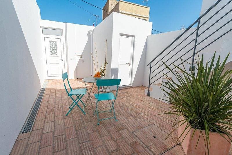 Foto 2 von 31: Gemütliches Reihenhaus in Fuseta mit Terrasse und Dachterrasse, 5 Minuten zum Strand