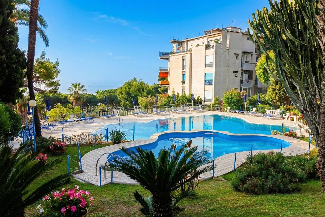 Bilocale Vista Mare con Piscina SeaView Balcony + Pool 1
