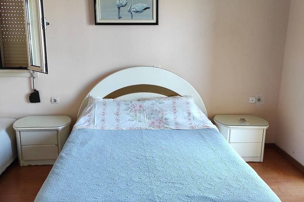 Spacious Room with a Private Bathroom - Stay with a Cretan Family! 1