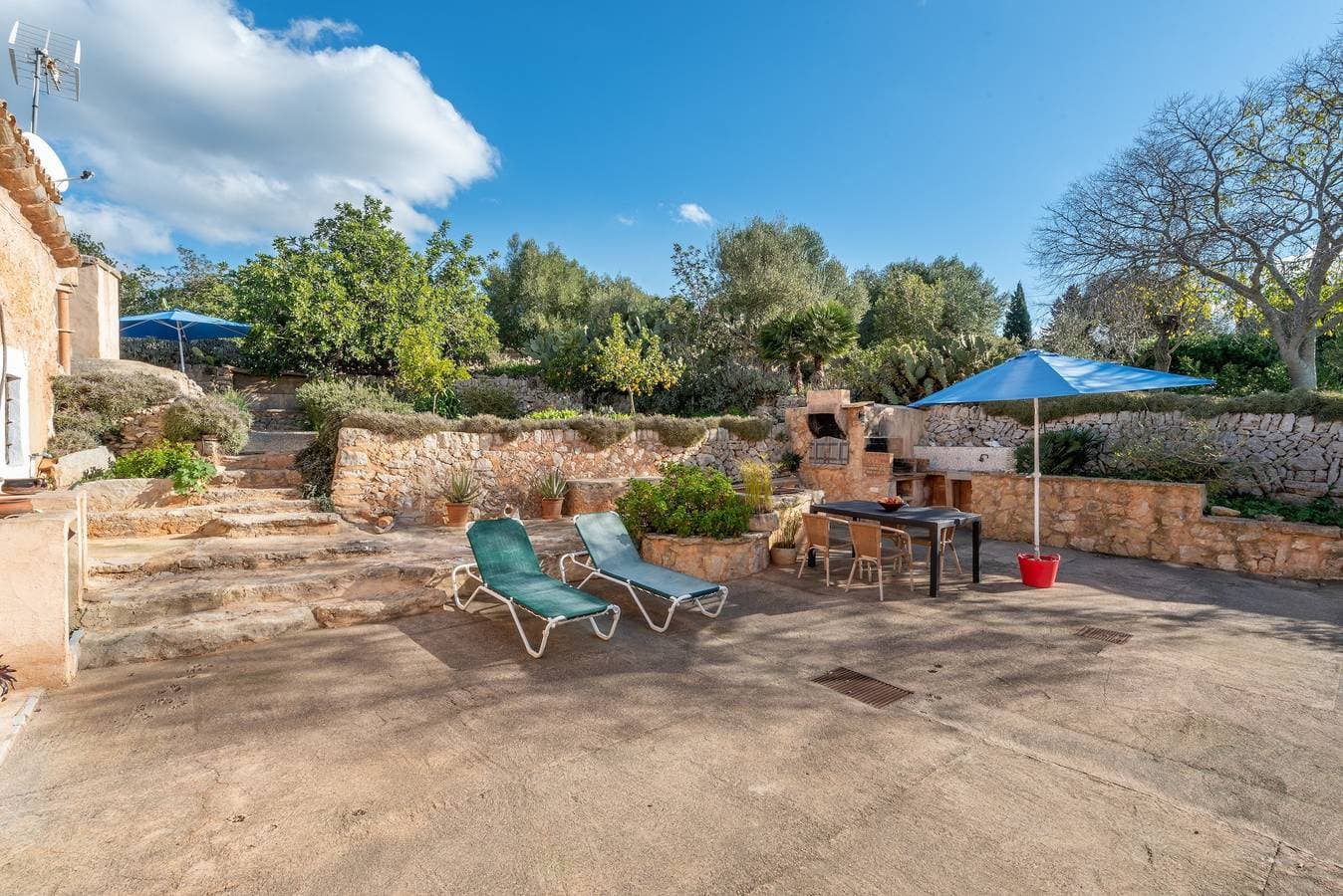Foto 3 von 25: Charmantes Ferienhaus Can Bonjesus mit Bergblick, WLAN, Garten und Terrasse; Parkplätze vorhanden, Haustiere erlaubt