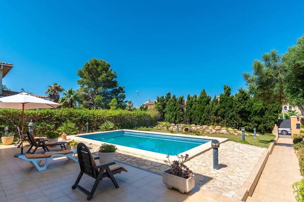 Atemberaubendes alleinstehendes Ferienhaus mit privatem Pool,  W-Lan, Klimaanlage, TV und Innenhof 1