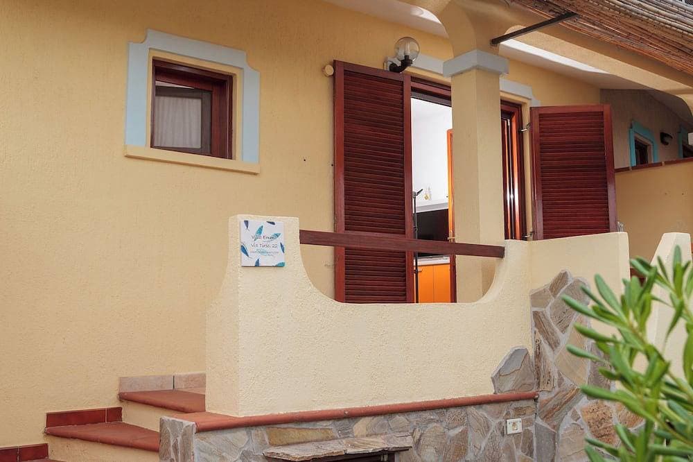 \"Vacation Home in Budoni Limpiddu: A Few Steps from the Sea, Perfect for Families\" 1