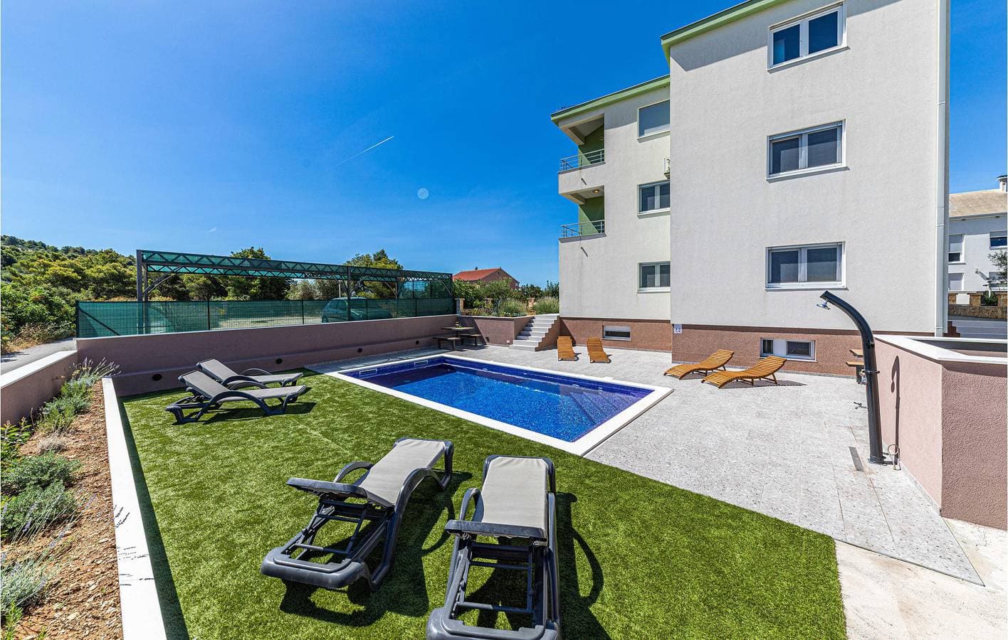 Foto 8 von 27: Apartment mit Meerblick, Pool und Terrasse, 2 km vom Strand entfernt
