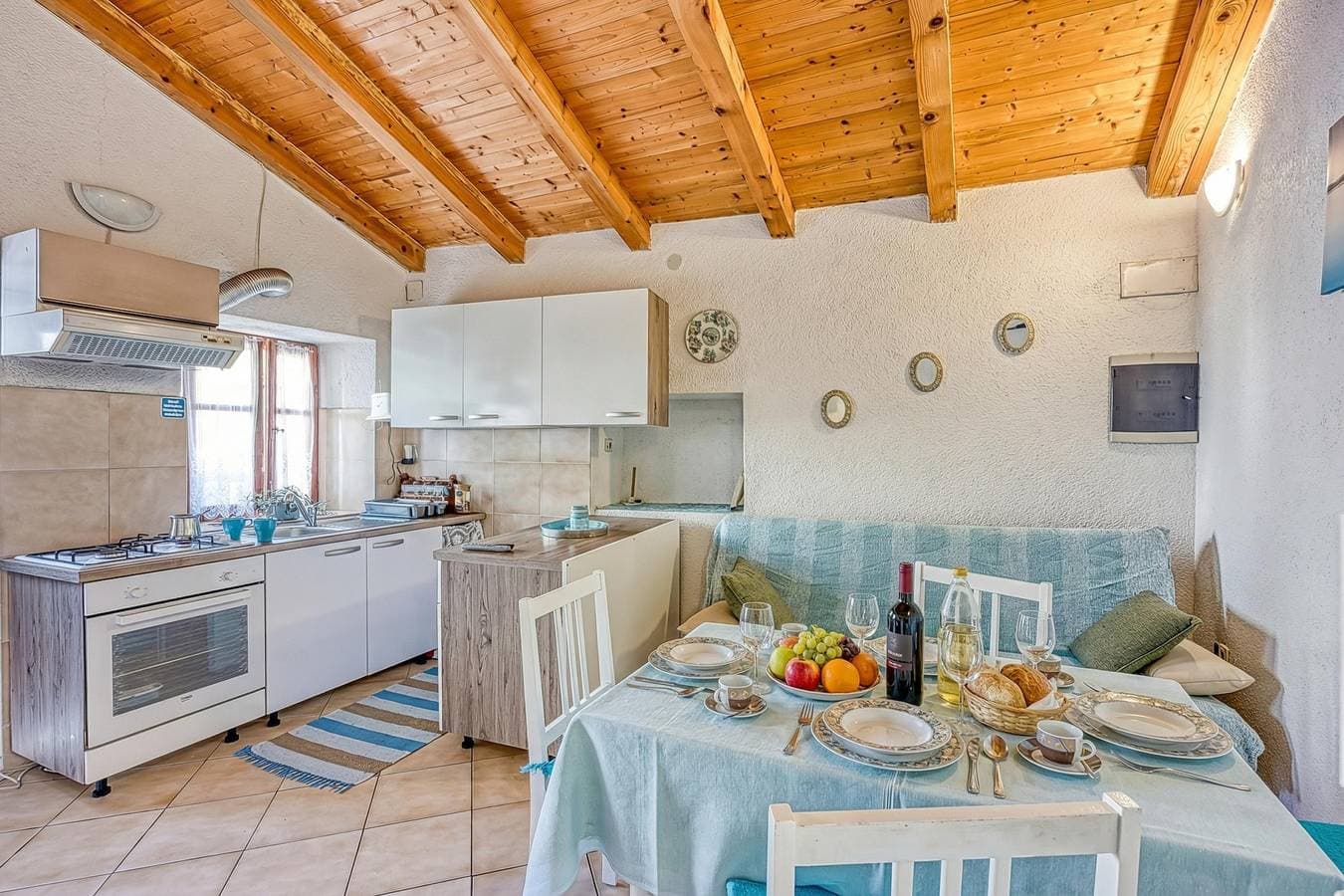 Foto 4 von 28: Beli Old Town 2Br Apartment /w Terrace