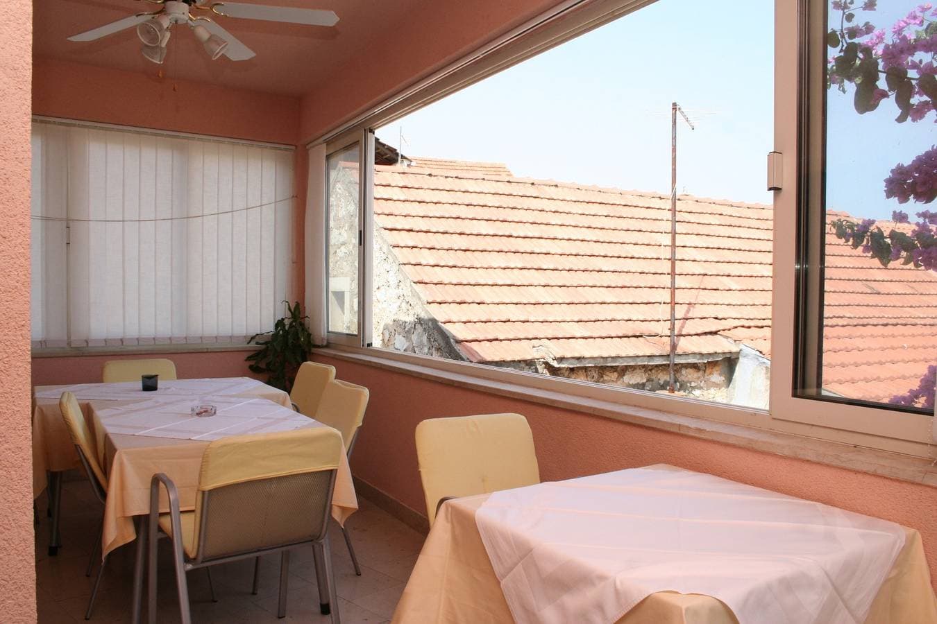 Foto 6 von 19: Zimmer mit Terrasse Vrboska, Hvar S-4600-b
