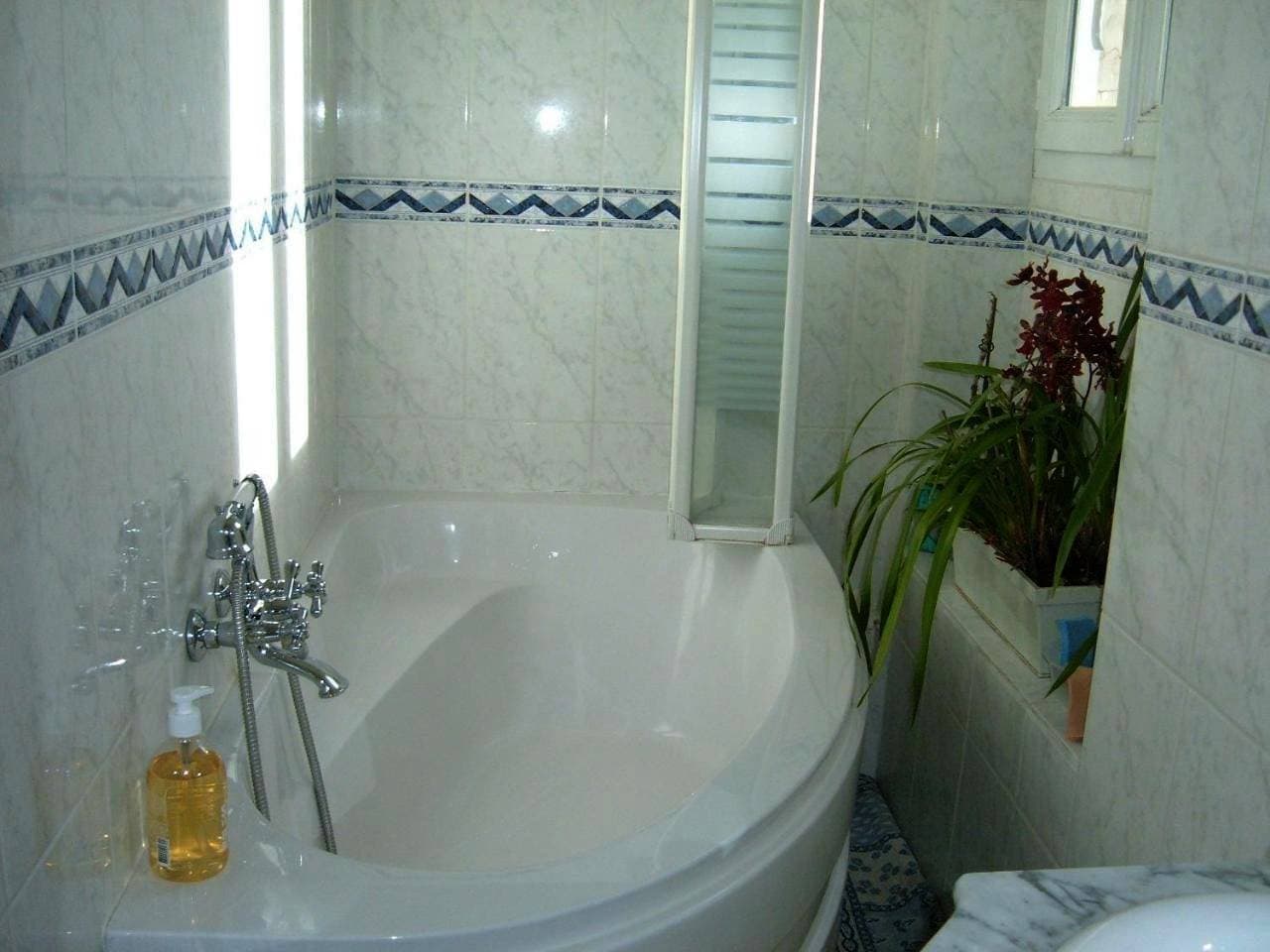 Foto 4 von 7: Double Room with Garden View