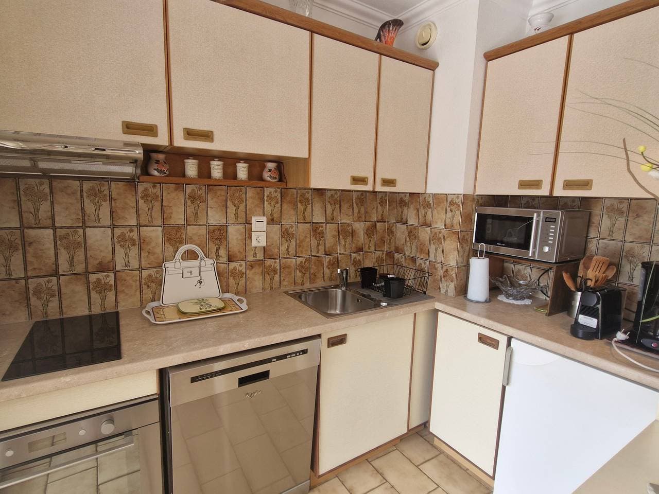 Foto 5 von 16: Studio mit Schlafbereich, Meerblick, Pool und Parkplatz in Sainte-Maxime