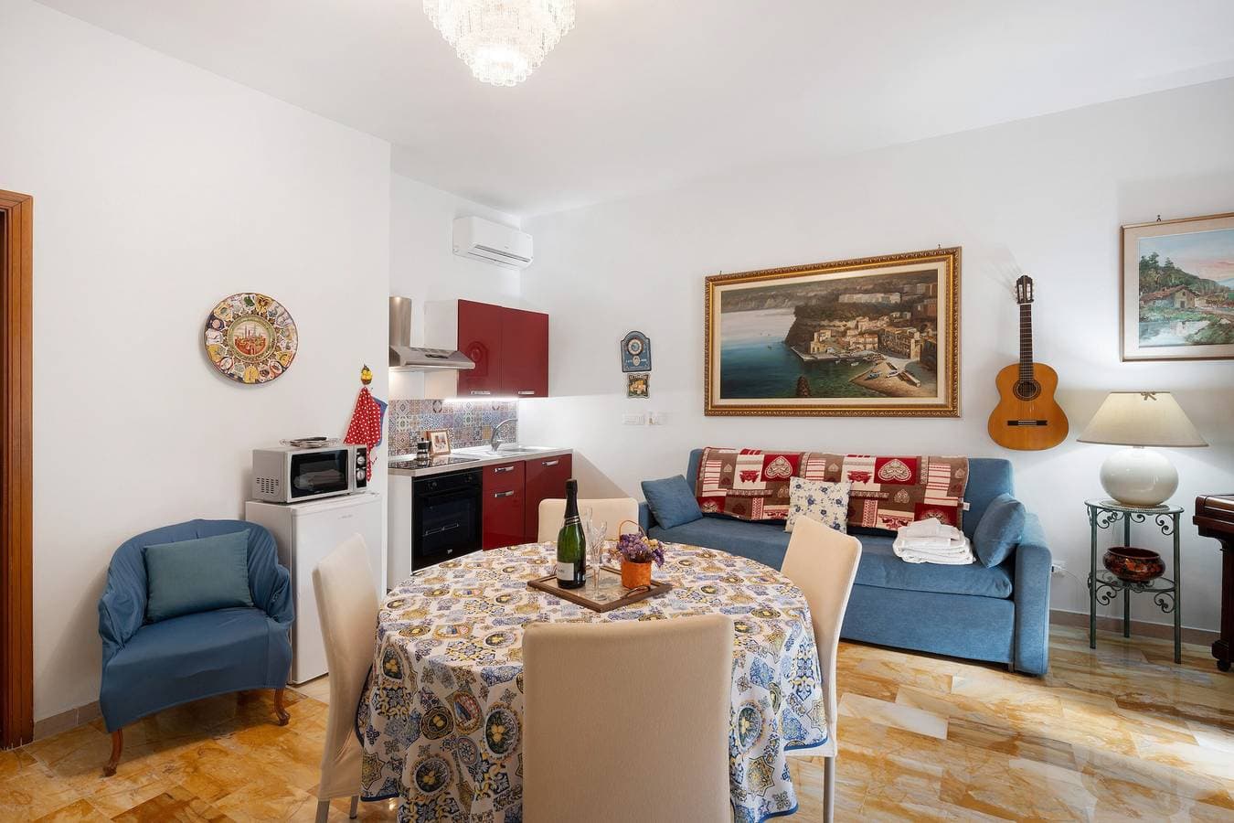 Foto 9 von 27: Ferienwohnung 'La Maison De Julie' mit Bergblick, Wi-Fi und Klimaanlage