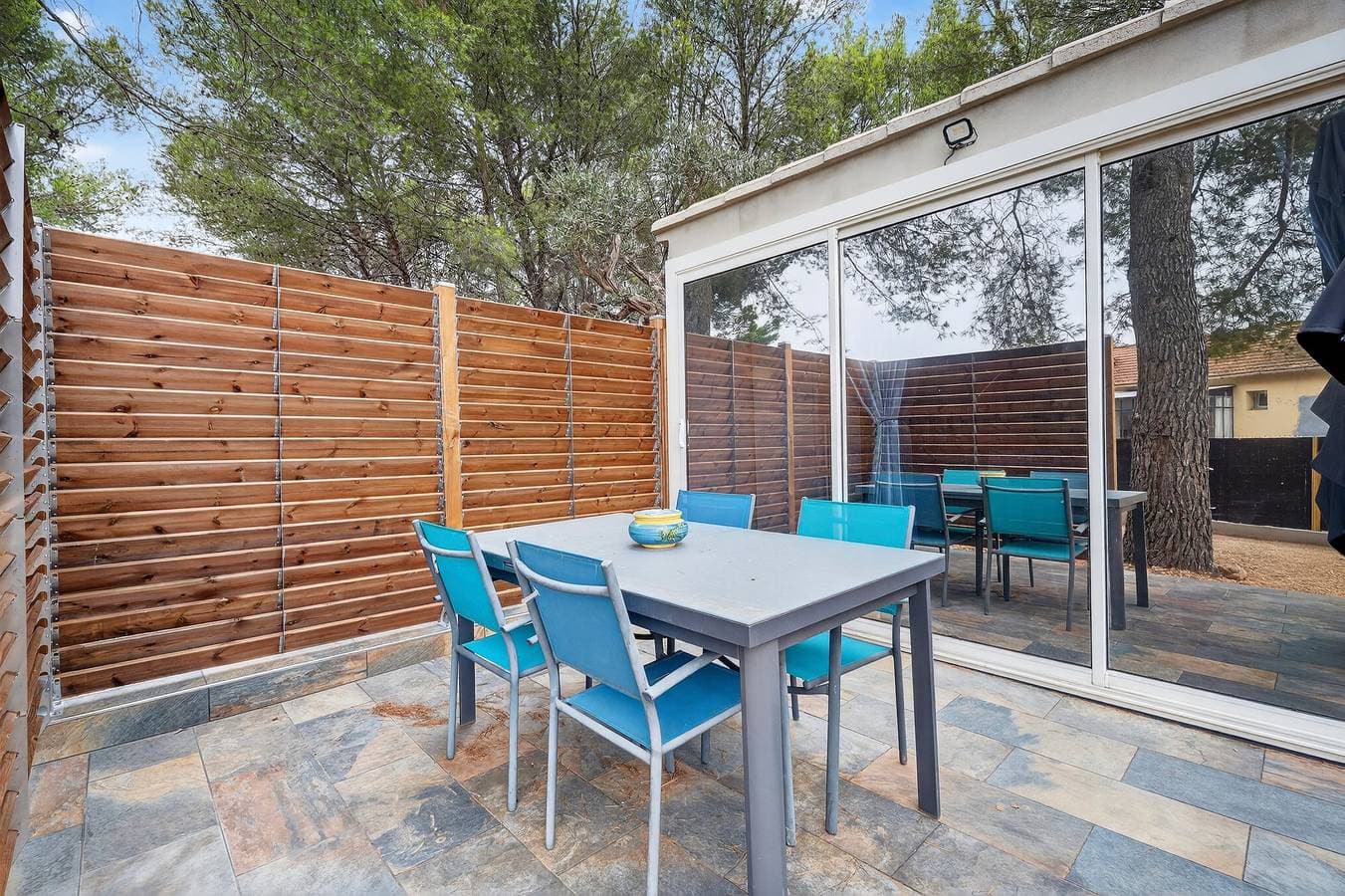 Foto 2 von 20: Studio „Cabanon Des Amandiers“ mit privater Terrasse, WLAN und Klimaanlage