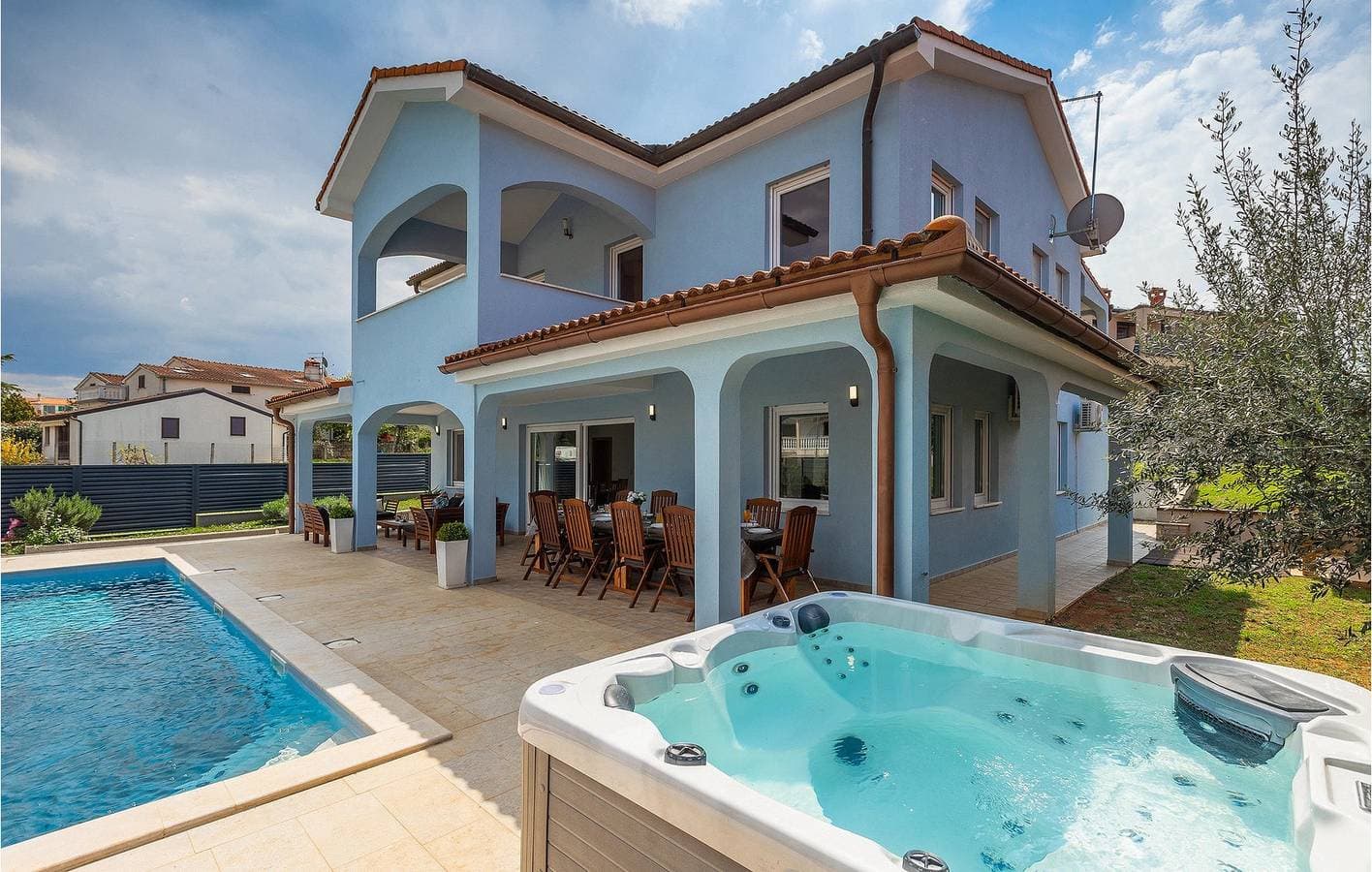 Reizende 2-Zimmer-Wohnung mit Pool und in der Nähe des Stadtzentrums von Kadumi 1