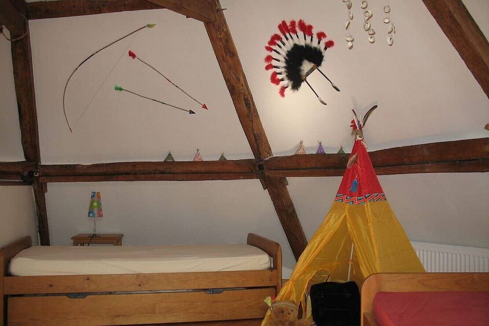 Foto 5 von 30: Gite den Frühling, rundes Haus, Ruhe, großer Garten, Spiele, Haustiere willkommen.