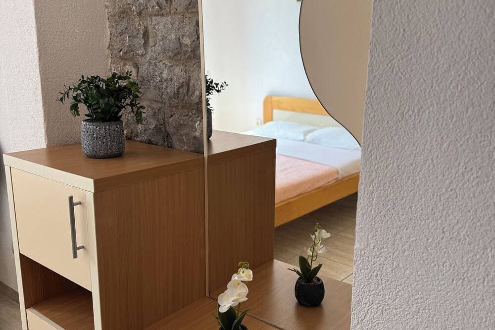 Foto 11 von 22: Cozy 1-bedroom apartment in fantastic Budva with AC