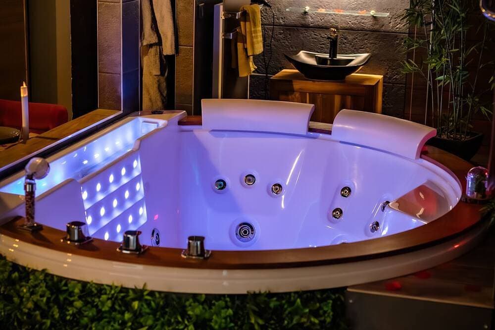 Foto 11 von 28: Suite-Design-Whirlpool