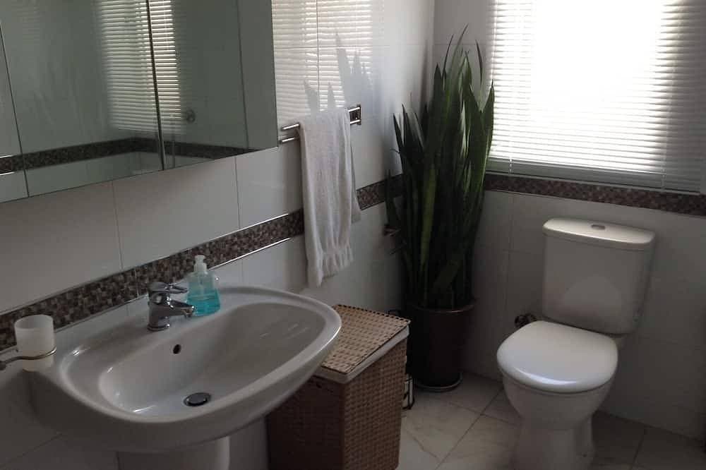Foto 9 von 25: Luxury Seafront Apartment With Pool