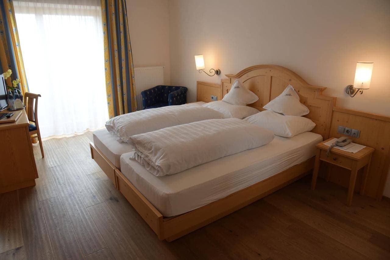 Foto 2 von 8: Double Room with Private Bathroom