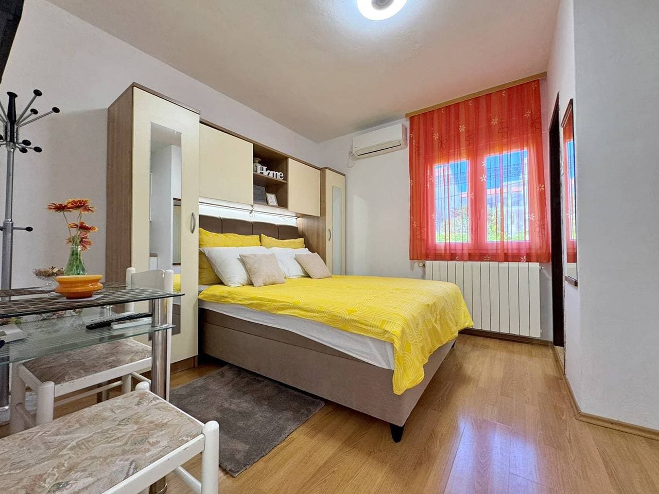Foto 9 von 29: Studio-Apartment Andjelka - mit Meerblick, ruhige Lage, Küche, Klimaanlage, Grill