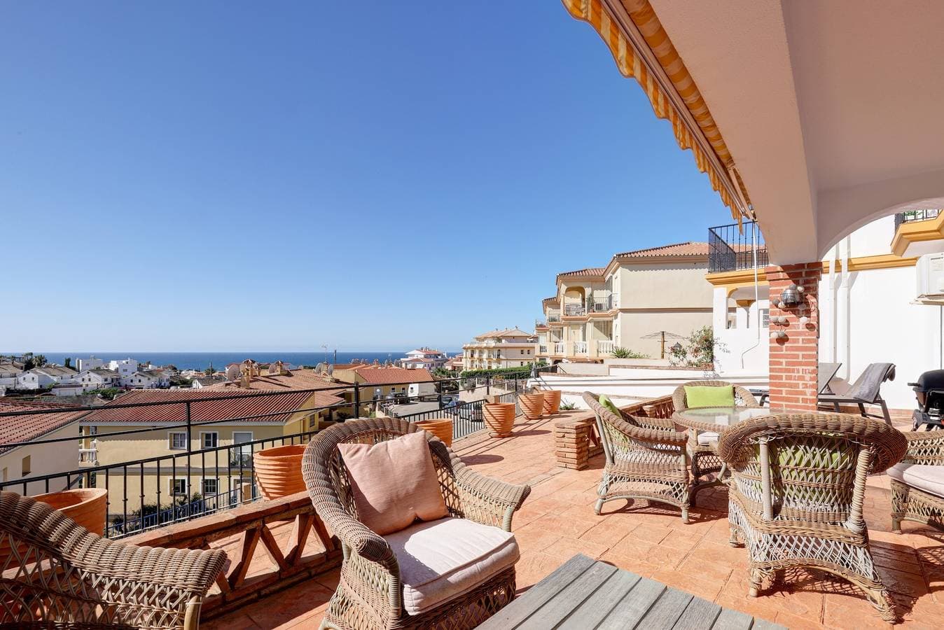 Foto 6 von 26: Ferienwohnung "Fantastischer Meerblick auf 80 qm Terrasse" mit Pool und WLAN