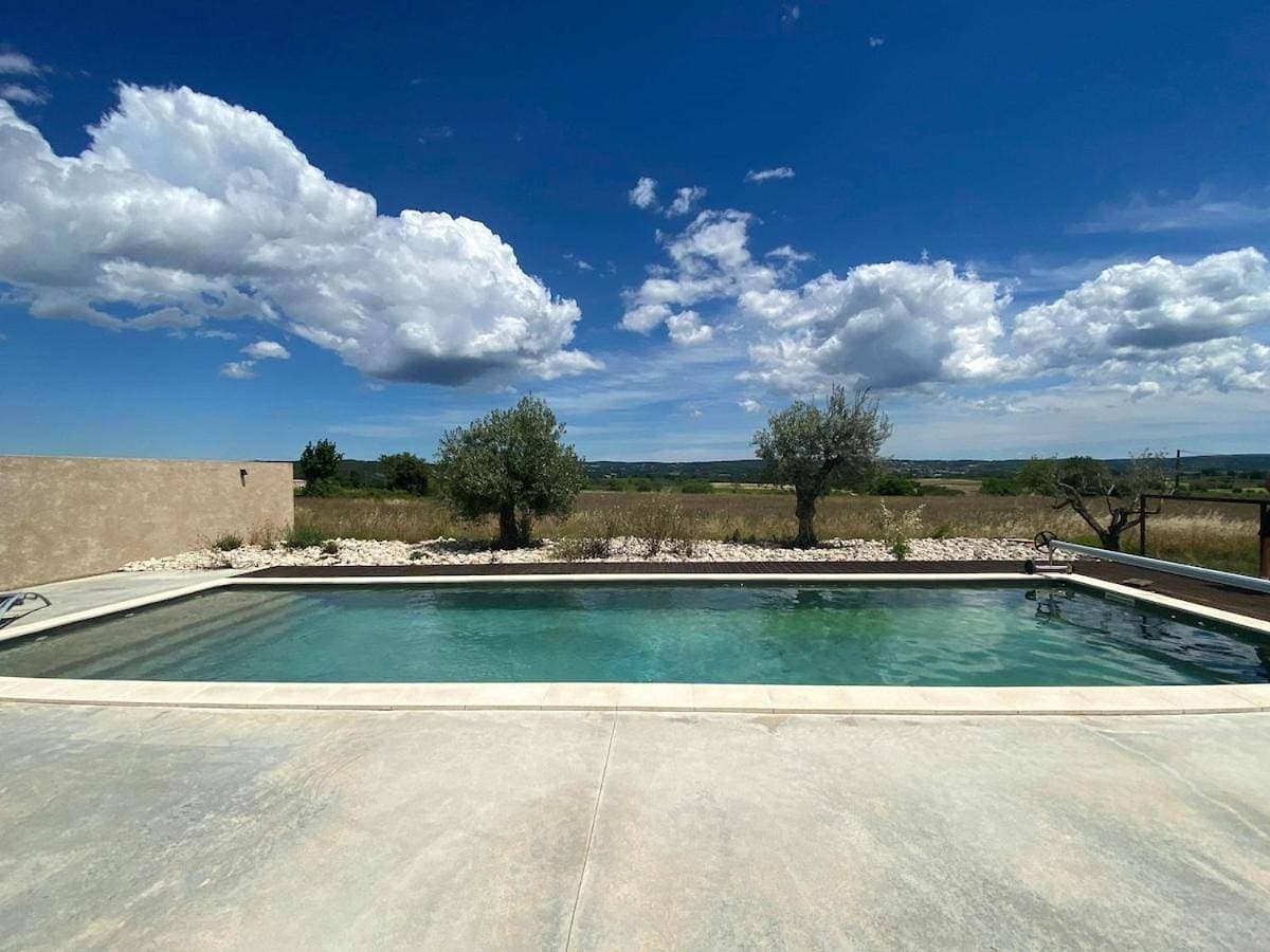 Sud Ardèche, mas en pierre, piscine et climatisation 1