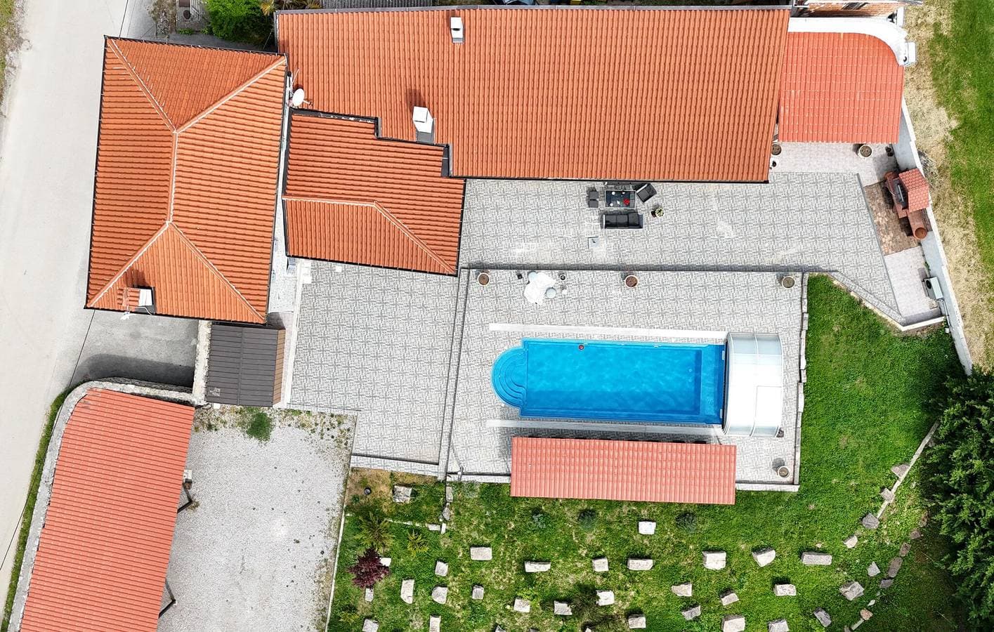Foto 2 von 54: Geräumige Ferienwohnung mit Pool und WLAN, in der Nähe des Restaurants „Konoba Dolina“