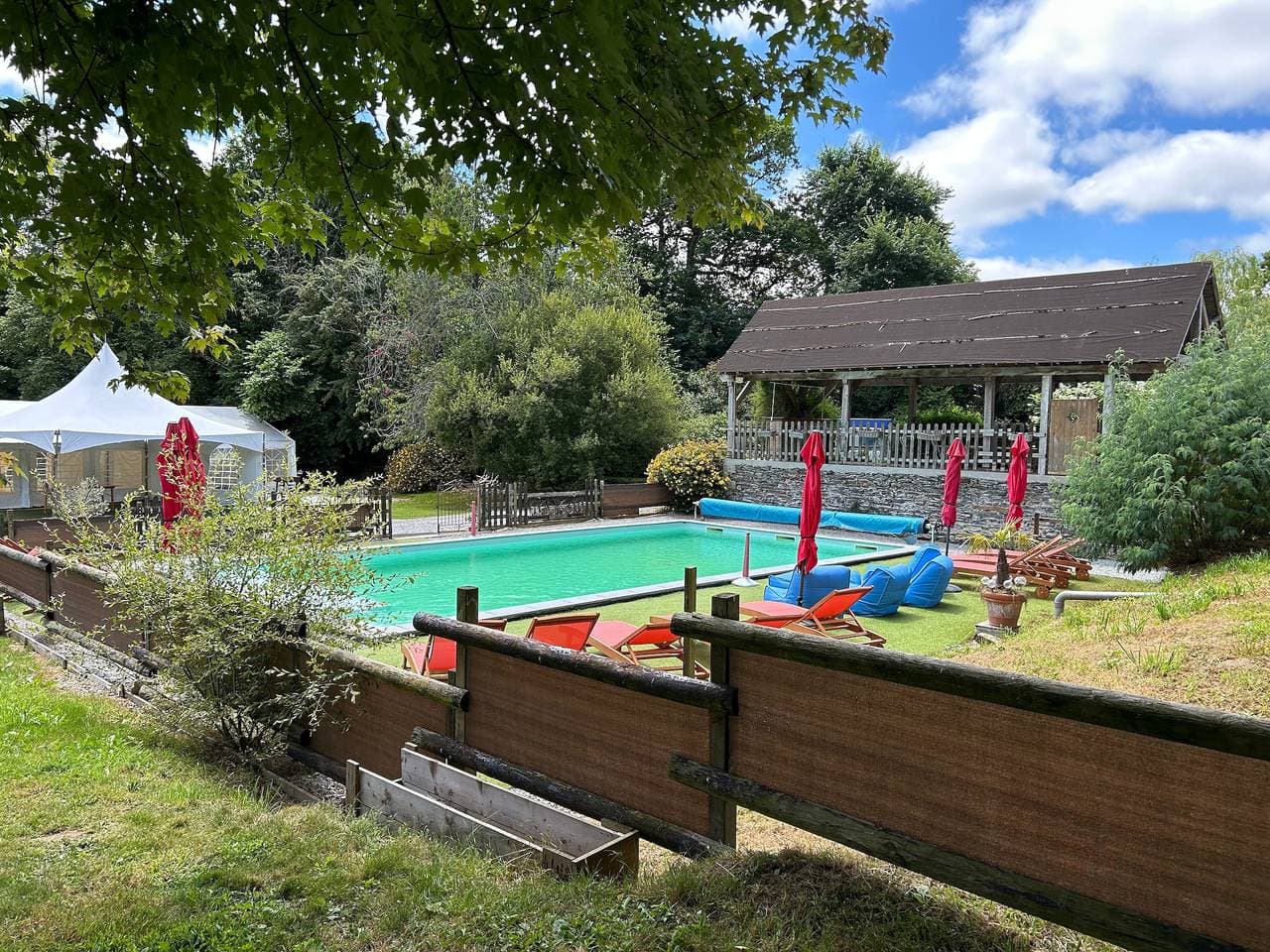 Foto 13 von 31: Komplettes Anwesen Les Hiboux mit beheiztem Pool und Festsaal