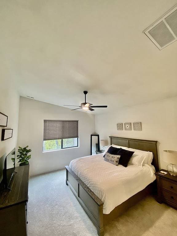 Foto 4 von 16: Clean, Comfortable, and Modern Cda Retreat inside Gated Community.